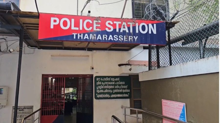 സ്‌കൂൾ ബാഗിൽ ചാരായം: രണ്ട് വിദ്യാർത്ഥികൾ കസ്റ്റഡിയിൽ
