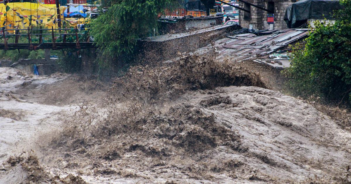 മഹാരാഷ്ട്രയിൽ പേമാരി: 13 മരണം; റെഡ് അലേർട്ട് തുടരുന്നു