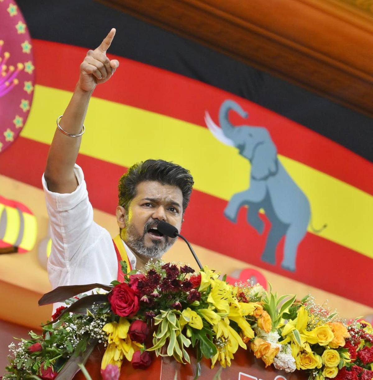 കരൂർ ദുരന്തം: മരിച്ചവരുടെ കുടുംബങ്ങൾക്ക് സർക്കാർ ജോലിയുമായി മുഖ്യമന്ത്രി വിജയ്