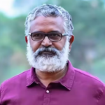 ട്രെയിനിൽ നാടകം: റിസർവ്ഡ് കോച്ചിൽ യാത്ര ചോദ്യം ചെയ്ത ടിടിഇ-യെ യുവതി മർദിച്ചു