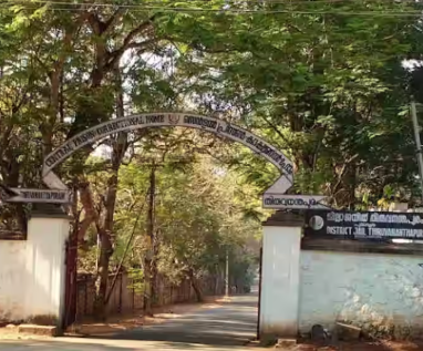 തിരുവനന്തപുരം സെൻട്രൽ ജയിലിൽ മിന്നൽ പരിശോധന: പൂജപ്പുരയിൽ നിന്ന് കഞ്ചാവ് പൊതികളും ആയുധങ്ങളും പിടിച്ചെടുത്തു