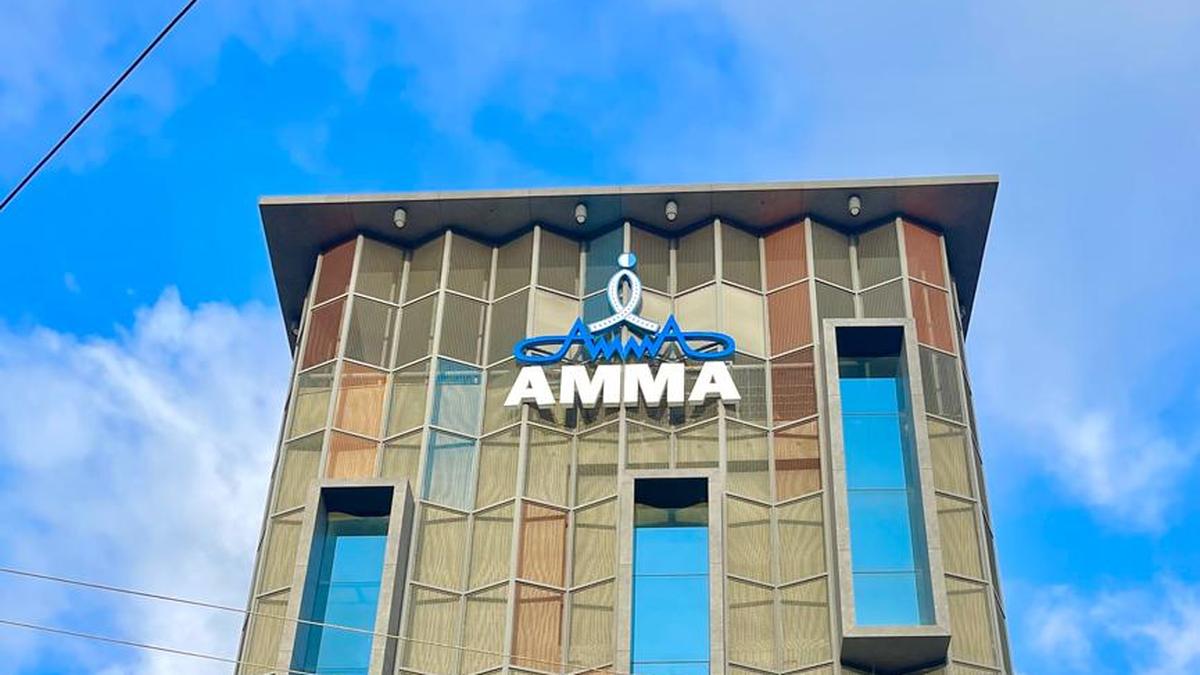  ‘അമ്മ’യിലെ പ്രതിസന്ധി: അഡ്‌ഹോക് കമ്മിറ്റി അംഗങ്ങൾ കൂട്ട രാജിയിലേക്ക്