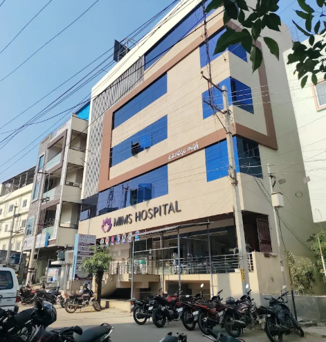 തെലങ്കാനയിൽ പനി ബാധിച്ച് ചികിത്സയിലായിരിക്കെ യുവതി മരിച്ചു , ചികിത്സാ പിഴവ് ആരോപിച്ച് മിംസ് ആശുപത്രി റിസപ്ഷന് തീയിട്ട് ബന്ധുക്കൾ