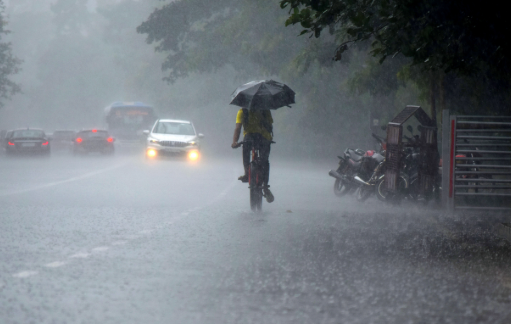 ബംഗാള്‍ ഉള്‍ക്കടലിലെ ന്യൂനമര്‍ദം: കേരളത്തില്‍ ജൂലൈ 31 വരെ മഴ തുടരും; 7 ജില്ലകളിൽ യെല്ലോ അലർട്ട്