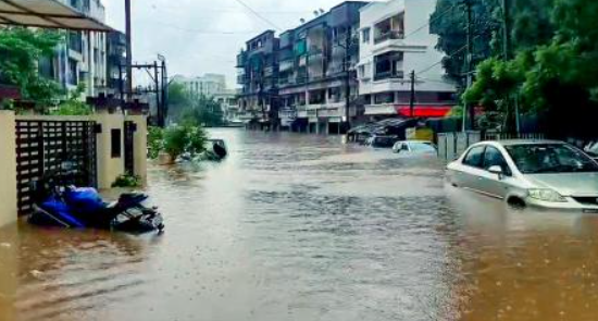 അസമിലും ഗുജറാത്തിലും കനത്ത മഴ; മരണം 47 ആയി