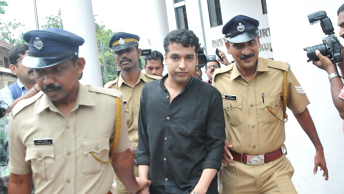 പൾസർ സുനിക്ക് തിരിച്ചടി: ജയിൽ ശിക്ഷ മരവിപ്പിക്കണമെന്ന ഹർജി തള്ളി ഹൈക്കോടതി