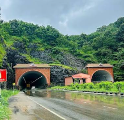 കുതിരാനിൽ മണ്ണിടിച്ചിൽ ഭീഷണി: കർശന ഗതാഗത നിയന്ത്രണം ഏർപ്പെടുത്തി