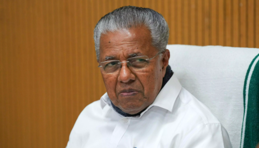 പിഎം ശ്രീ നടപ്പാക്കൽ: സംഘപരിവാറിന് മുന്നിൽ യുഡിഎഫ് മുട്ടുകുത്തുന്നുവെന്ന് പിണറായി വിജയൻ