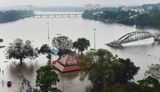 ദുരന്തഭൂമിയായി കേരളം:  ധനസഹായം പ്രഖ്യാപിച്ച് സർക്കാർ