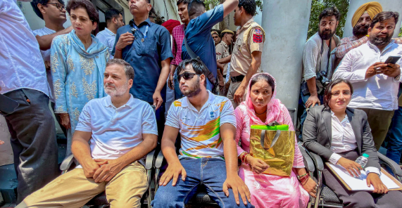 രാഹുൽ ഗാന്ധിയുടെ സമരം വിജയം: പെല്ലറ്റ് ആക്രമണത്തിൽ എഫ്.ഐ.ആർ രജിസ്റ്റർ ചെയ്തു