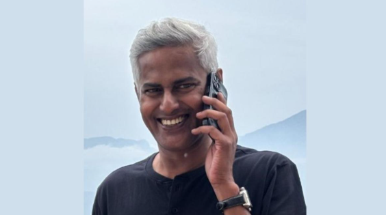  അദാനി വാർത്താ വിവാദം: മാധ്യമപ്രവർത്തകൻ രവി നായരുടെ വീട്ടിൽ പൊലീസ് റെയ്ഡ്