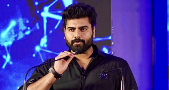 റോബിൻ രാധാകൃഷ്ണനെതിരെ വേദ ലക്ഷ്മിയും അഭിൽ ദേവും