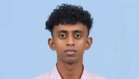 ടർഫിൽ ഫുട്ബോൾ കളിക്കിടെ പ്ലസ് വൺ വിദ്യാർത്ഥി കുഴഞ്ഞുവീണു മരിച്ചു