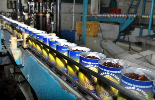 ശബരിമലയിൽ അരവണ പ്രതിസന്ധി: ഭക്തർ വെറുംകൈയോടെ മലയിറങ്ങുന്നു