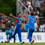 എട്ടാം ക്ലാസ് വരെയായി വിപുലീകരിച്ച് തമിഴ്നാട് പ്രഭാതഭക്ഷണ പദ്ധതി; കുട്ടികൾക്കൊപ്പമിരുന്ന് ഭക്ഷണം കഴിച്ച് മുഖ്യമന്ത്രി വിജയ്