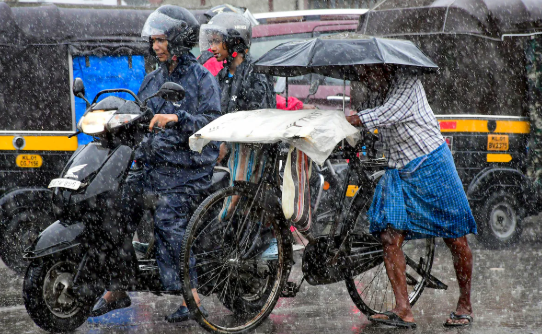 ശക്തമായ മഴയ്ക്ക് സാധ്യത: കേരളത്തിൽ ജാഗ്രതാ നിർദ്ദേശം പുറപ്പെടുവിച്ച് കേന്ദ്ര കാലാവസ്ഥാ വകുപ്പ്