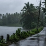 പാറശാലയിൽ മണ്ണിടിഞ്ഞ് ട്രെയിൻ എൻജിൻ പാളം തെറ്റിയ സംഭവം ; ഗതാഗതം സ്തംഭിച്ചു, നിരവധി സർവീസുകൾ വൈകുന്നു
