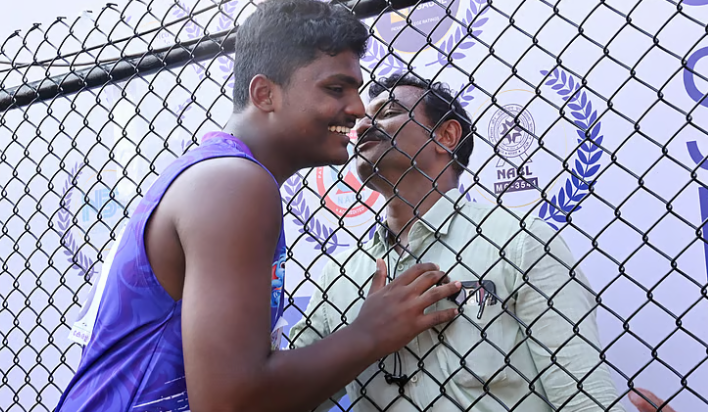 യൂട്യൂബ് ഗുരു, കരുത്തായി പപ്പ: ഹാമർ ത്രോയിൽ തങ്കത്തിളക്കവുമായി മോസസ്