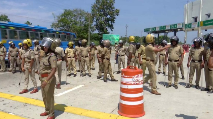 നാട്ടിക ടോൾ പിരിവ്: കോൺഗ്രസ്-ലീഗ് പ്രതിഷേധം ശക്തം; ഹൈവേയിൽ സംഘർഷം