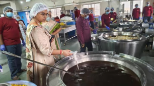 ‘ ഓപ്പറേഷൻ തെളിമ ‘ ശക്തമാക്കി ഭക്ഷ്യസുരക്ഷാ വകുപ്പ്; സംസ്ഥാനത്ത് 74 സ്ഥാപനങ്ങൾ പൂട്ടിച്ചു, 1400 ലിറ്ററിലധികം പഴകിയ എണ്ണ പിടിച്ചെടുത്തു